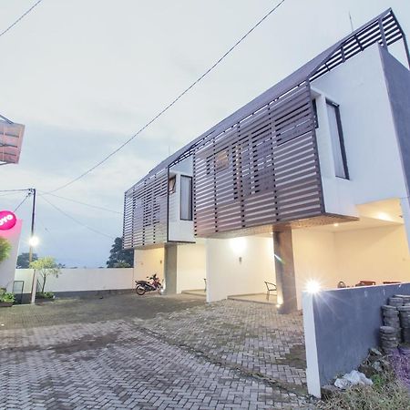 Oyo 396 Tibrae Residence Syariah Лембанг Екстер'єр фото